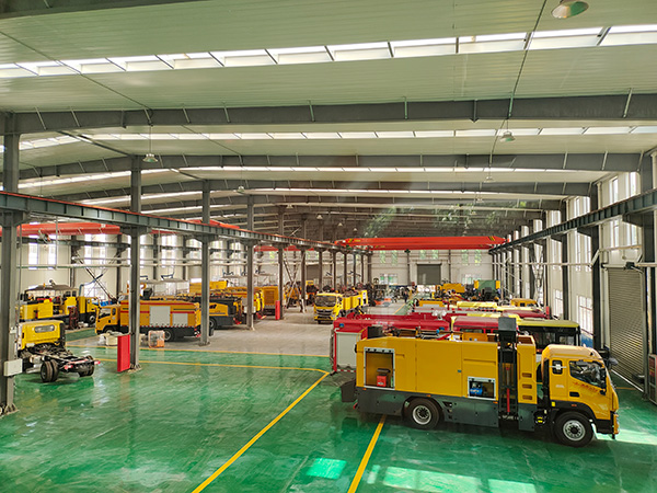 沥青路面养护车