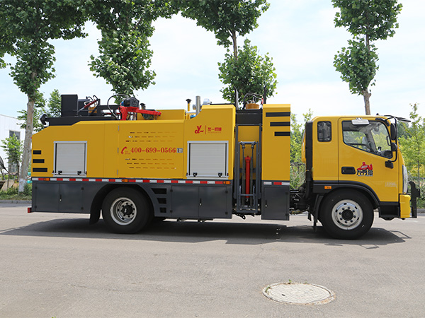 沥青路面养护车